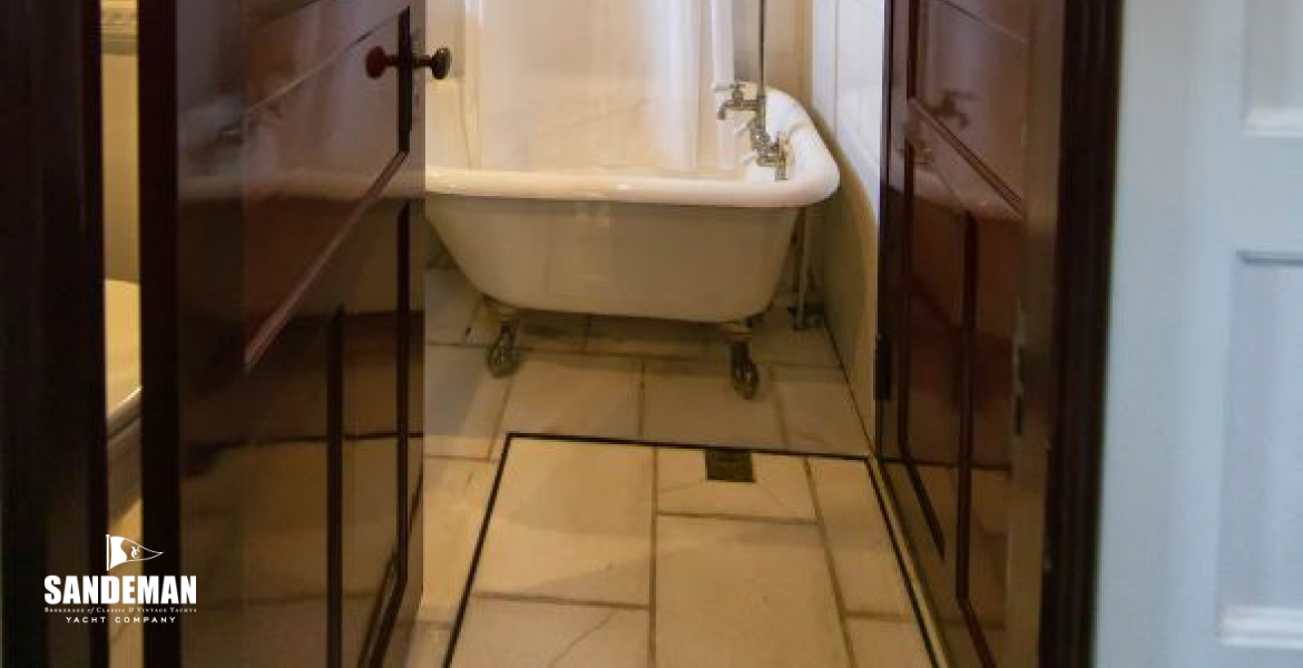 Master cabin en-suite