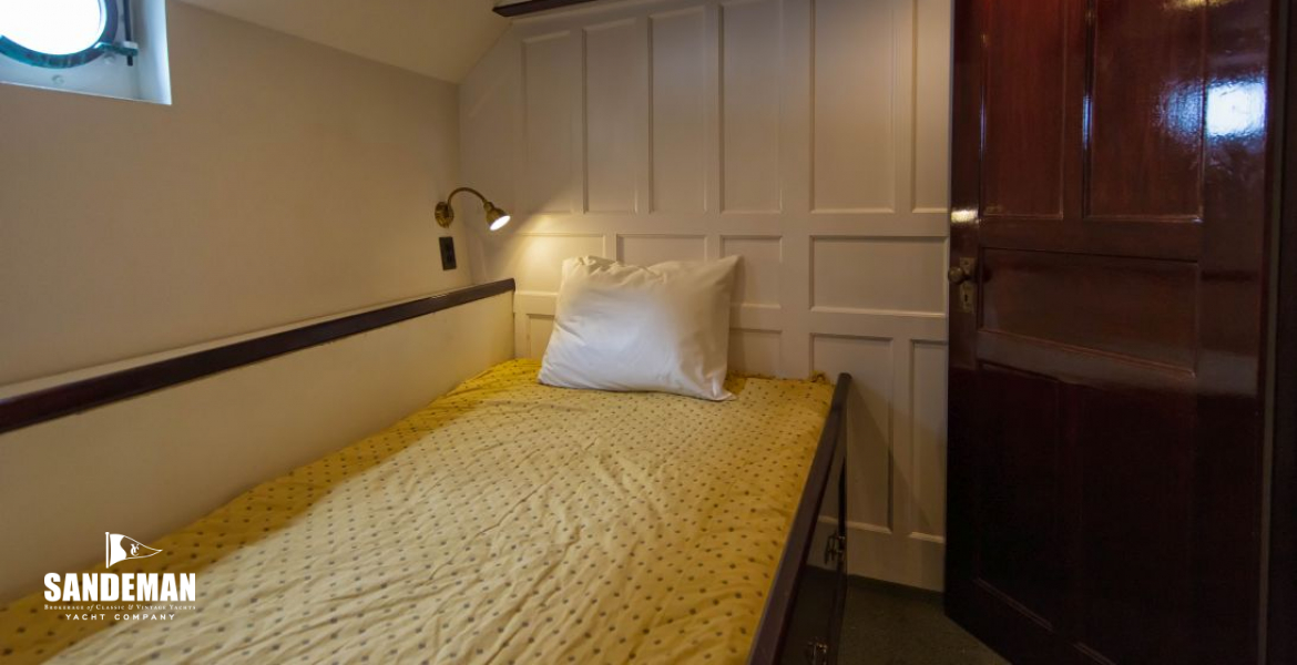Queen berth guest cabin