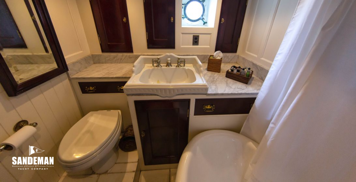 Master cabin en-suite