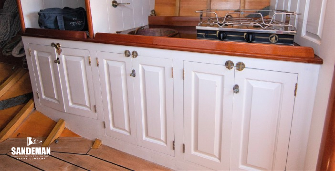 Galley to stbd