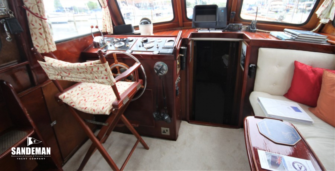 Wheelhouse/ deck saloon fwd