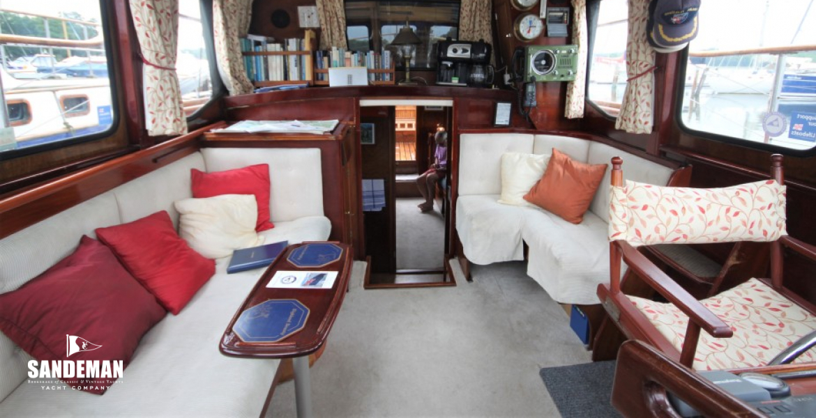 Wheelhouse/ deck saloon view aft