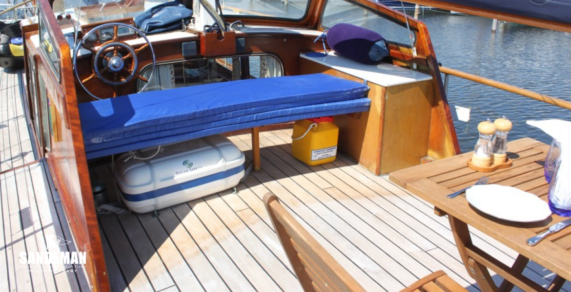 Aft deck and upper helm view fwd