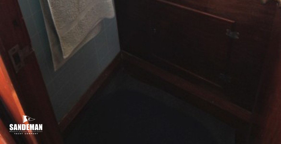 Shower room to stbd