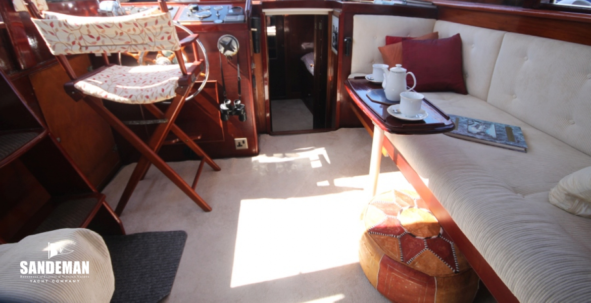Wheelhouse/ deck saloon view fwd