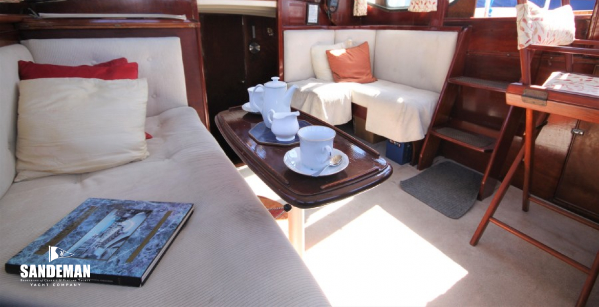 Wheelhouse/ deck saloon view aft to port