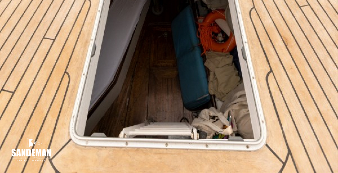 Forehatch/ foredeck view fwd