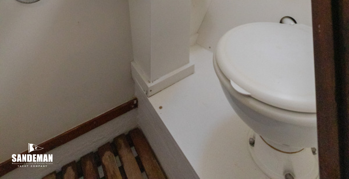 Fwd stbd guest cabin en-suite