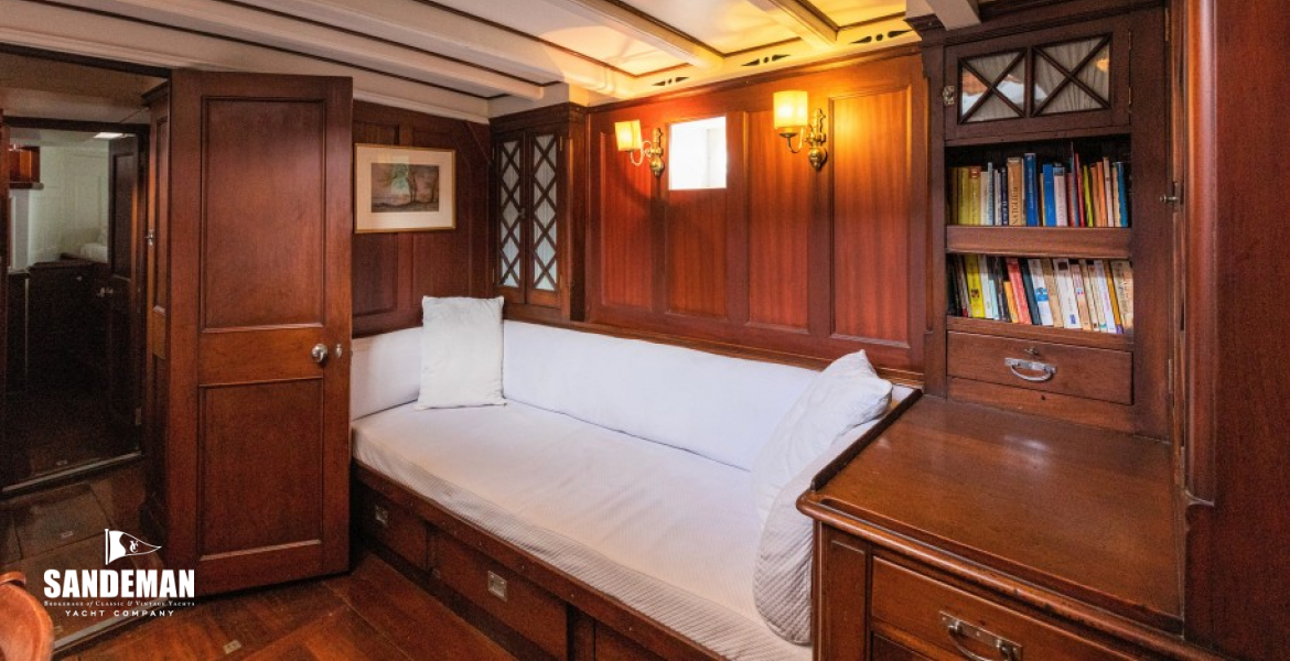 Saloon view to port aft