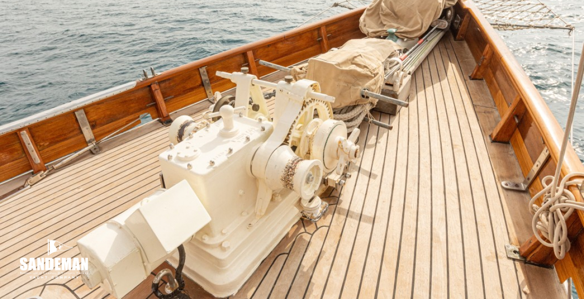 Foredeck view fwd