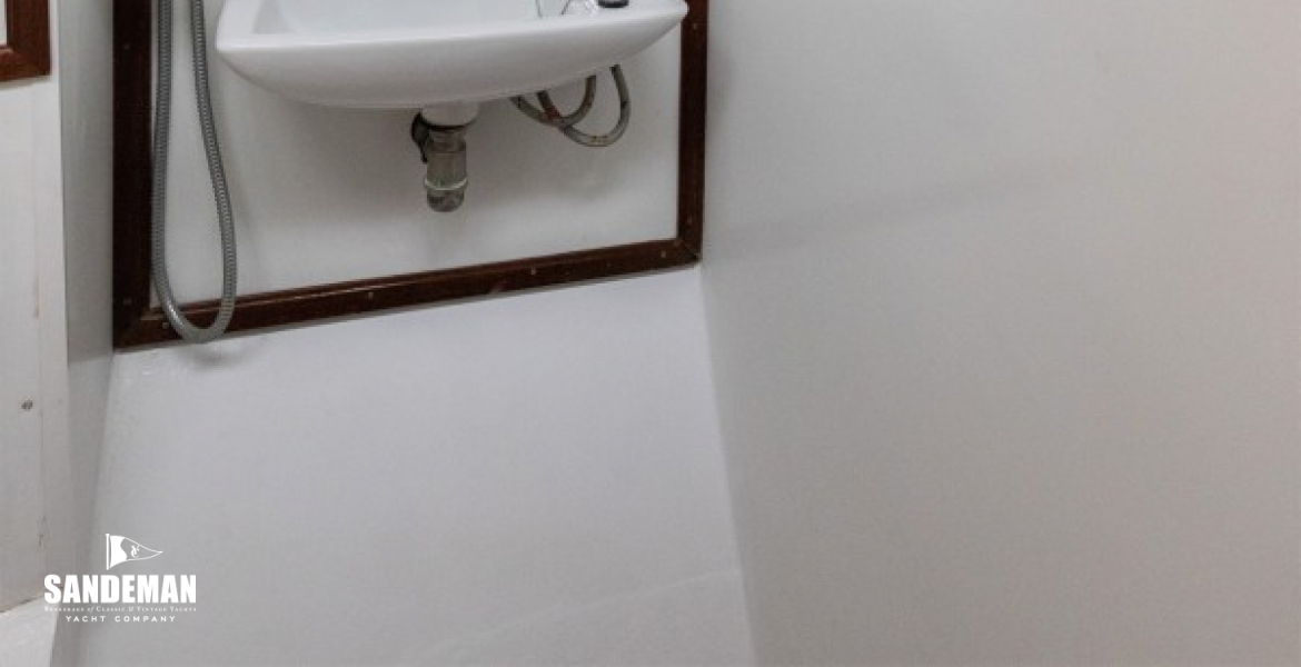 Aft WC shower compartment