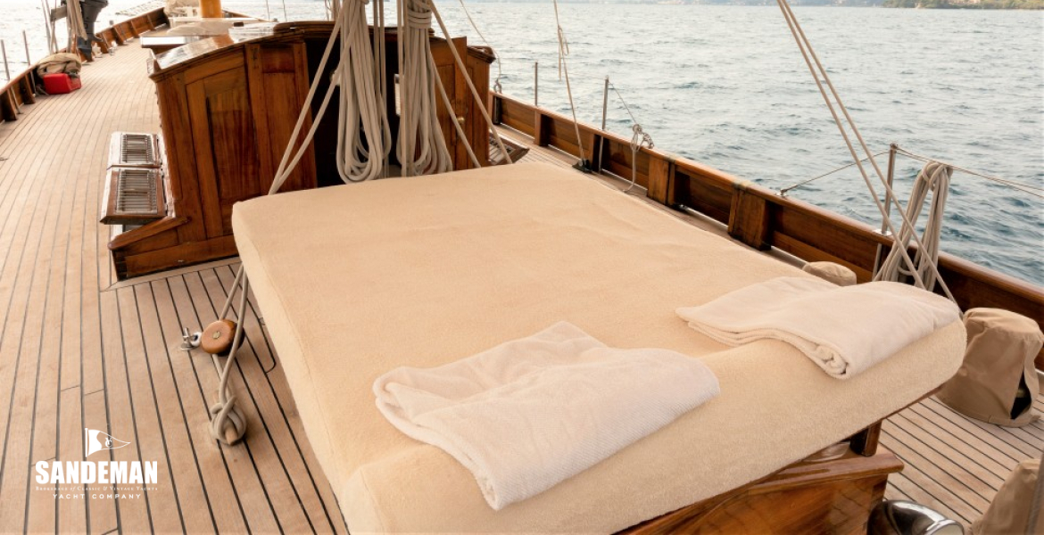 Aft mid deck view fwd