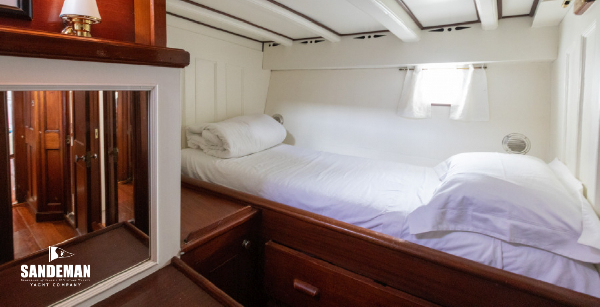 Master cabin single to port