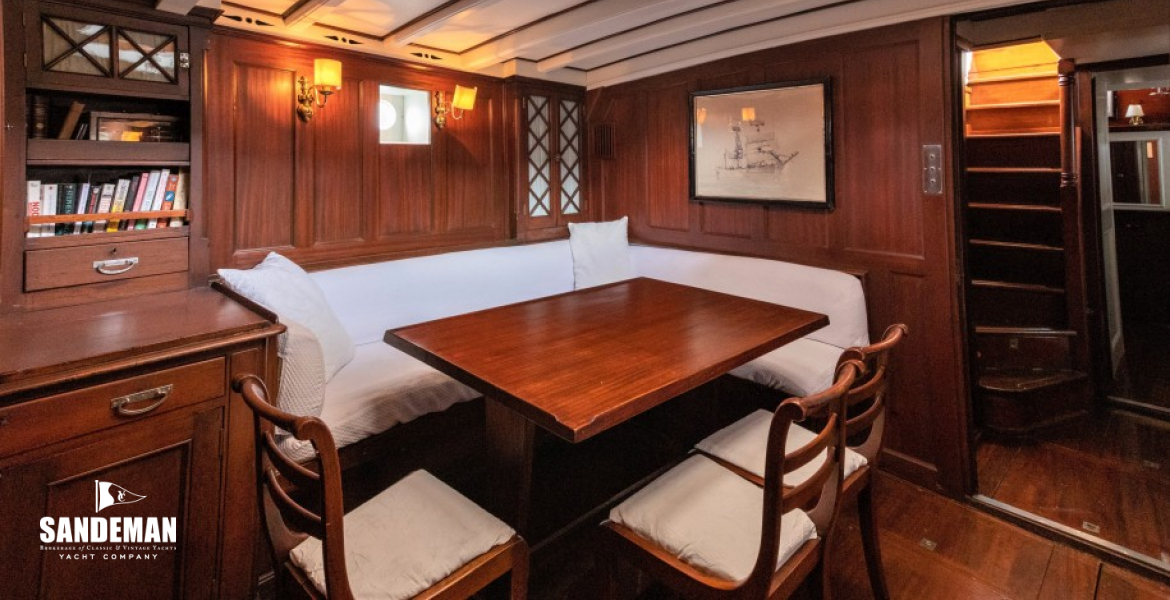 Saloon view to stbd aft