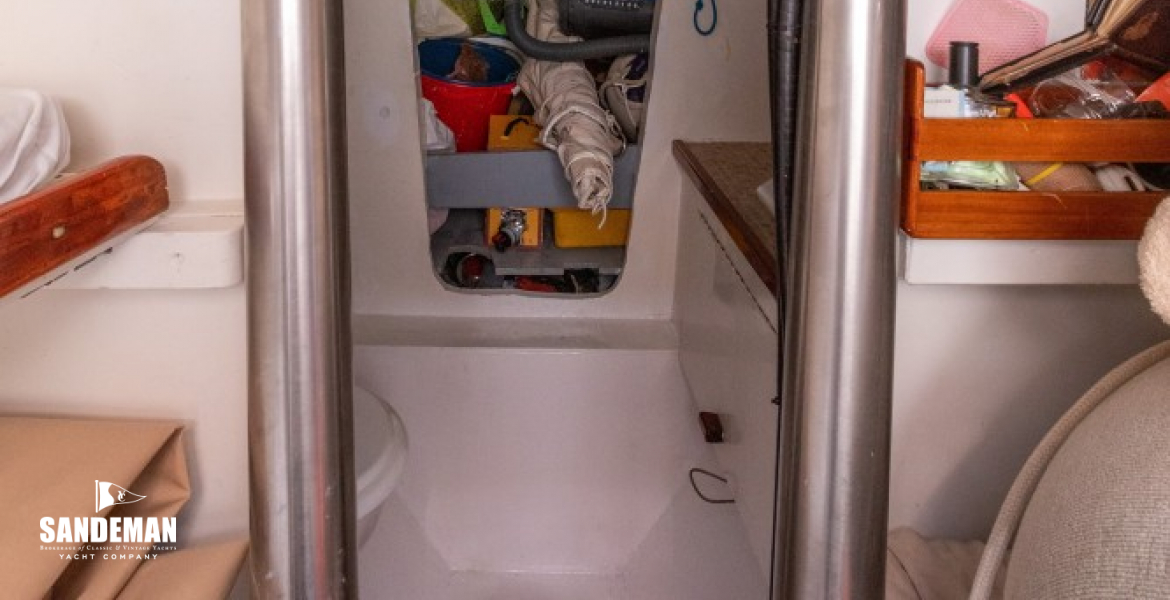 Crew cabin view fwd to crew wc/ shower
