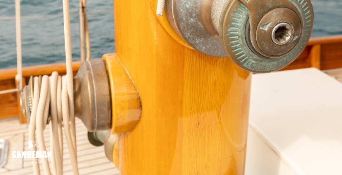 Mainmast details