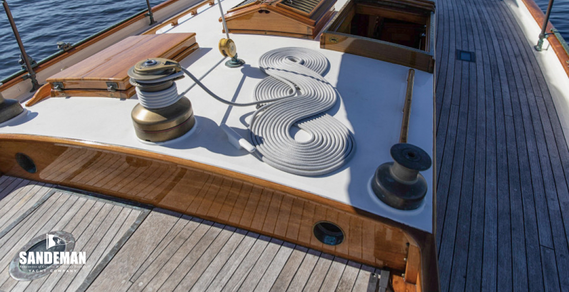 View fwd to trunk cabin and companionway