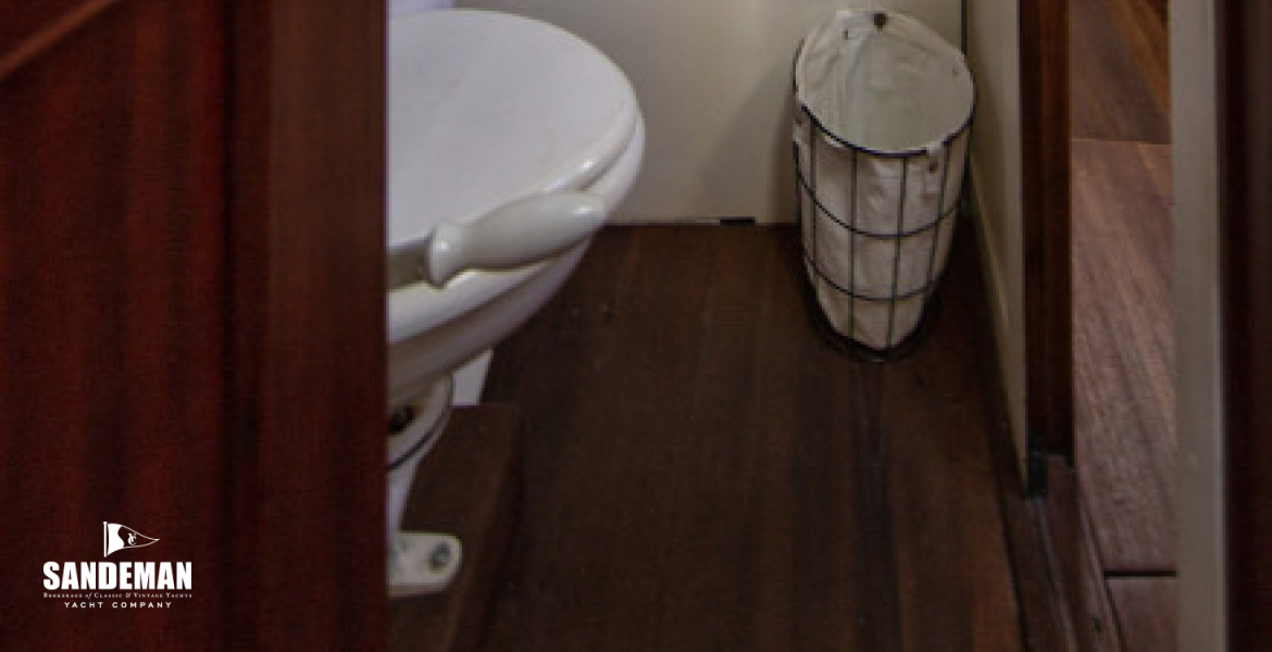 WC Compartment view fwd