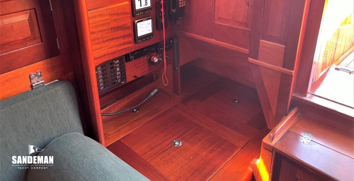 Navigation area view aft to stbd