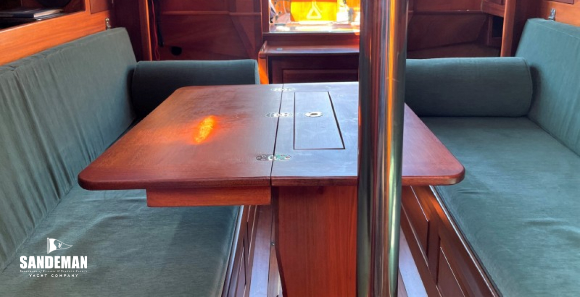 Saloon view aft table extended