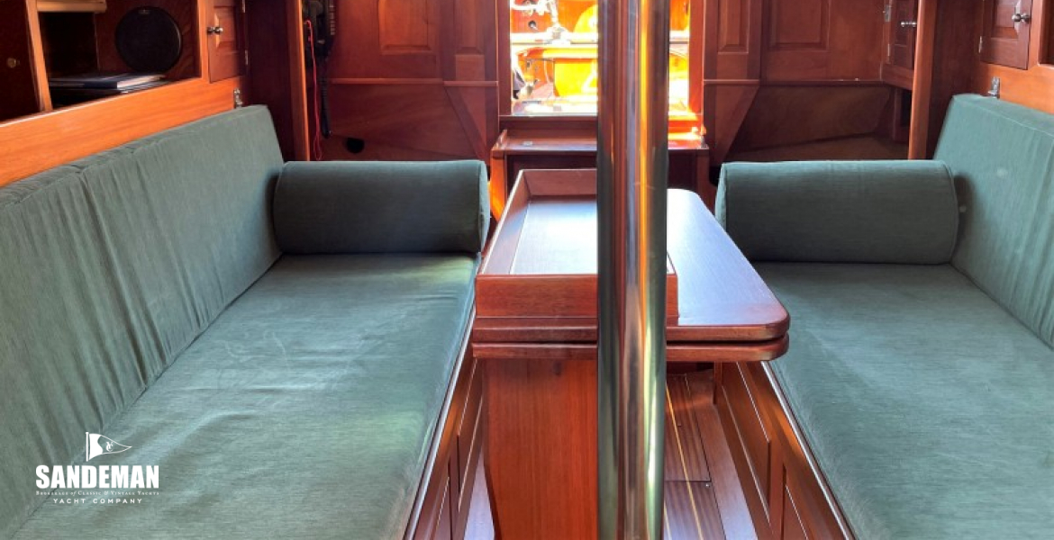 Saloon view aft