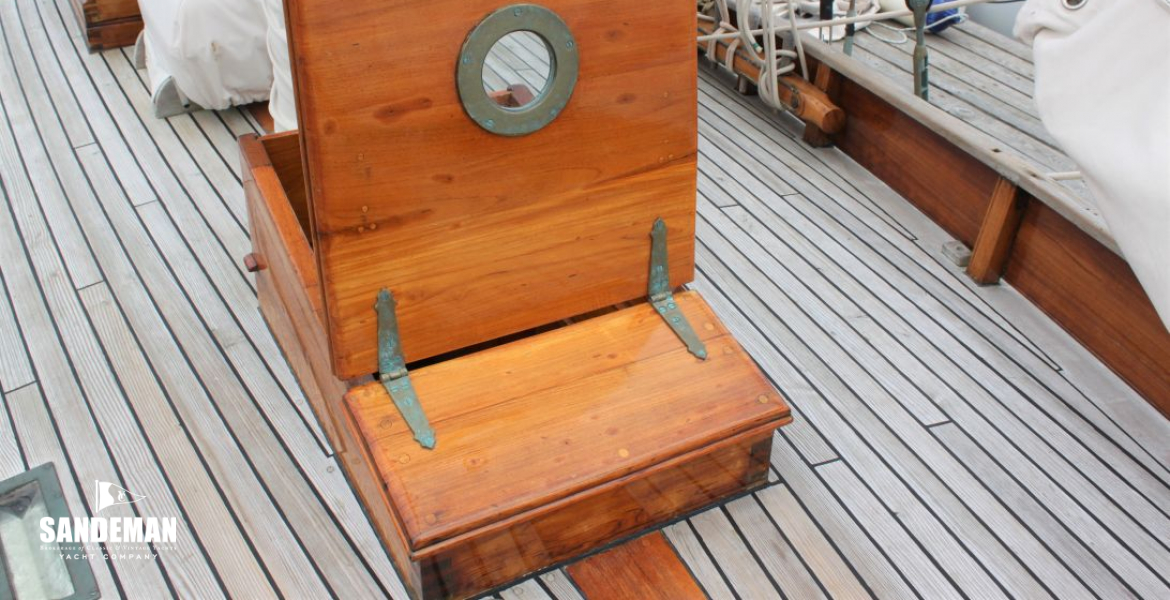 Forehatch view aft