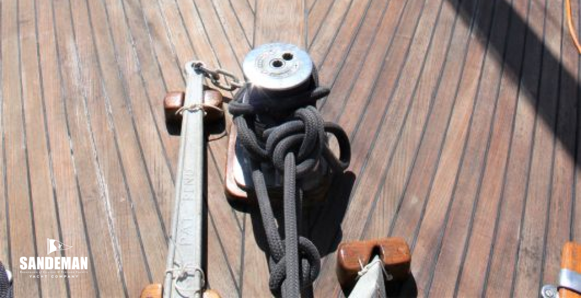 Foredeck view aft