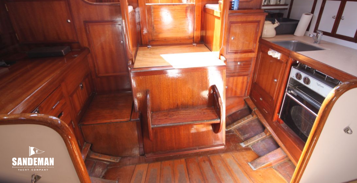 Saloon view aft to companionway
