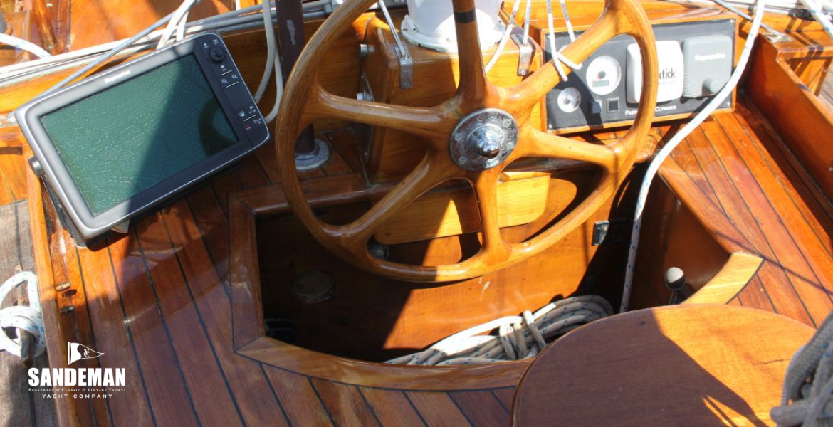 Steering cockpit view fwd