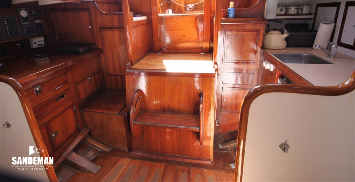 Saloon view aft to companionway