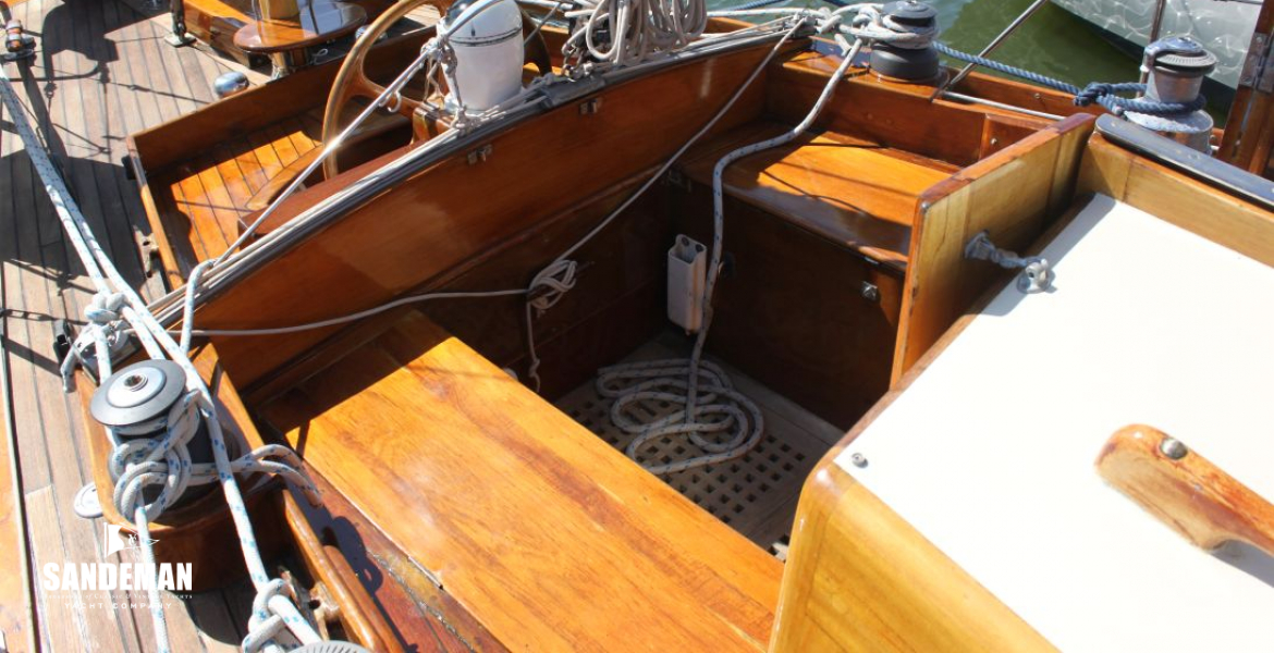 Fwd cockpit view aft to port
