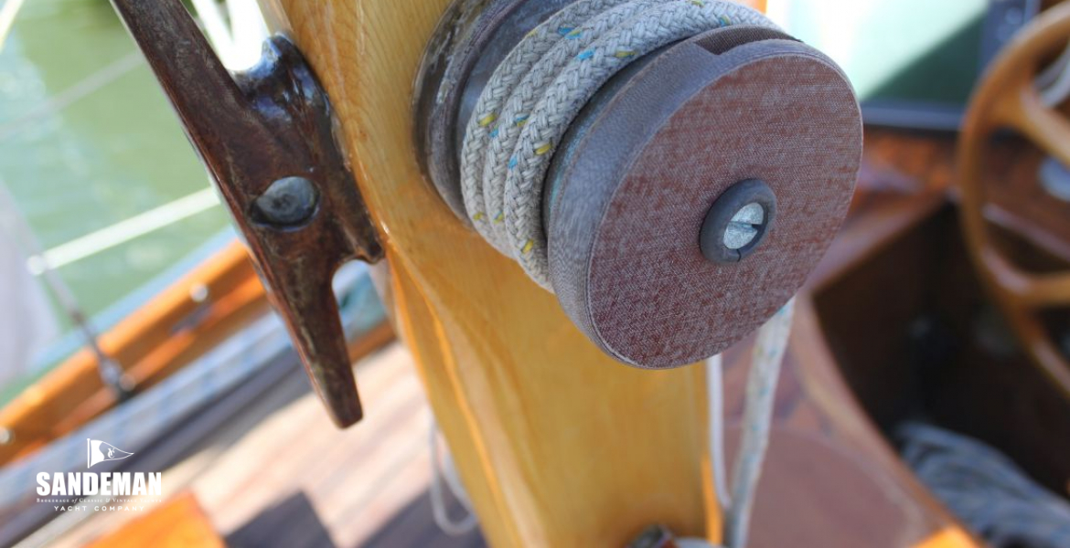 Period mizzen winch