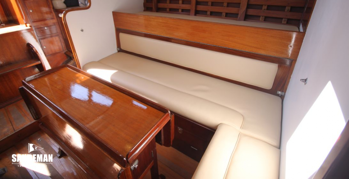 Saloon view aft to stbd