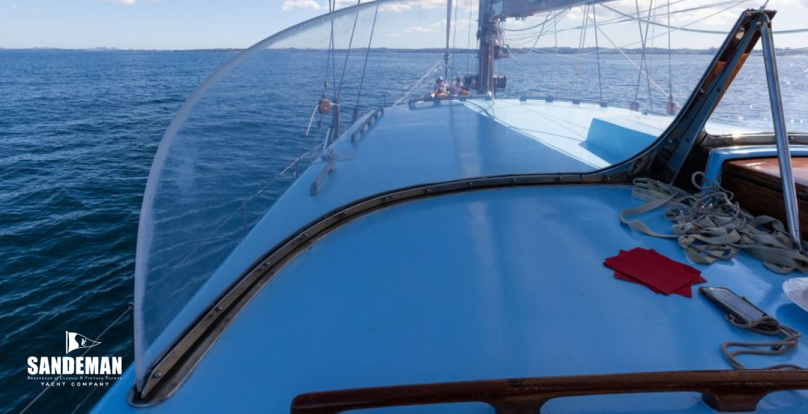 View fwd from deckhouse