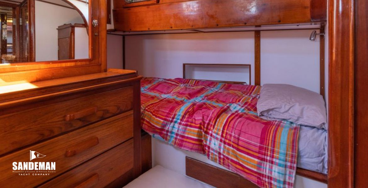 Master cabin single berth to port