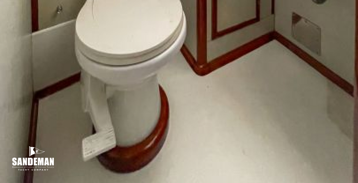Guest WC shower compartment