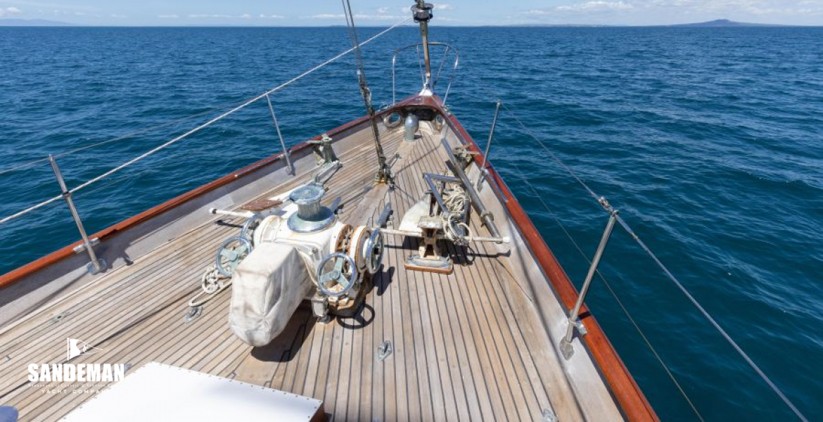 Foredeck view fwd