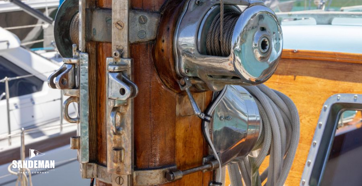 Mainmast details