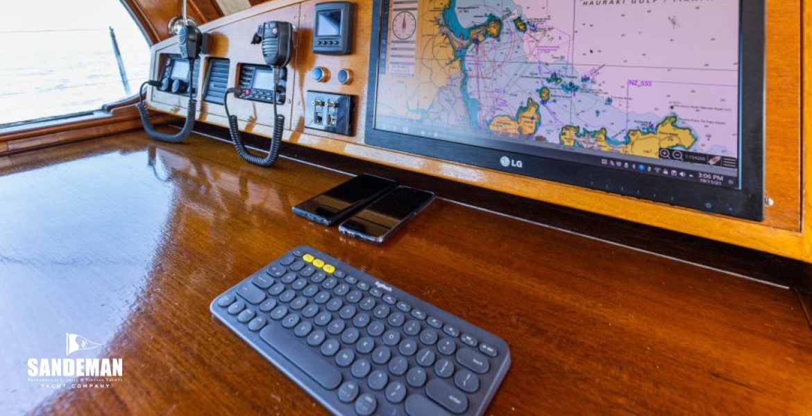 Chart table; nav and comms