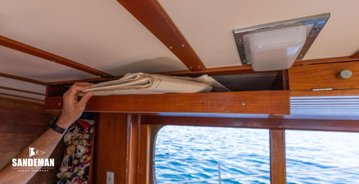 Deckhouse chart stowage