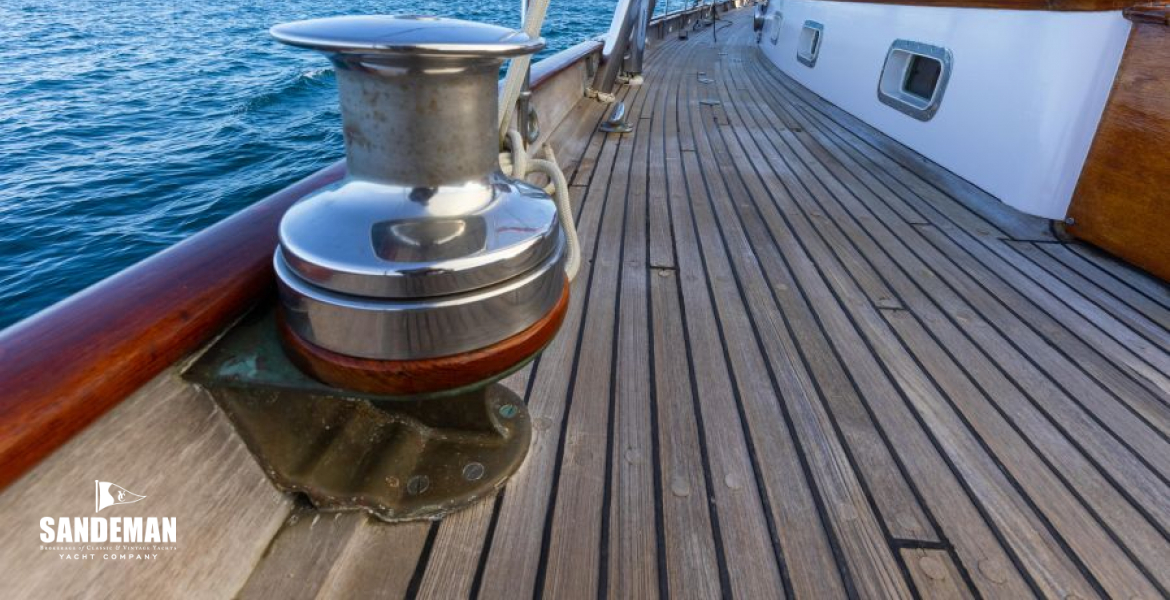 Stbd side deck view aft