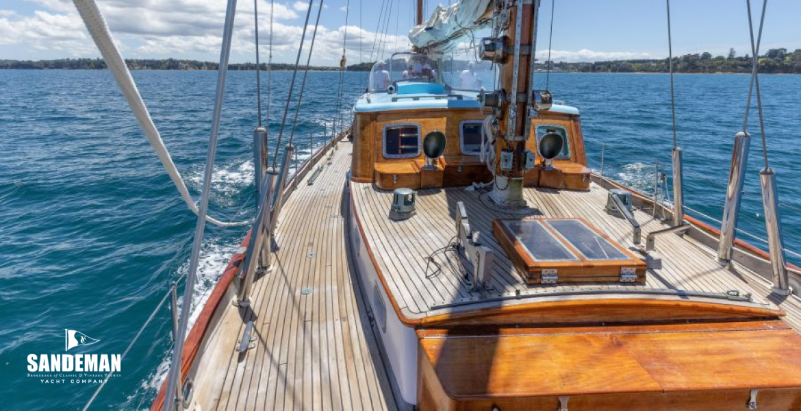 Foredeck view aft