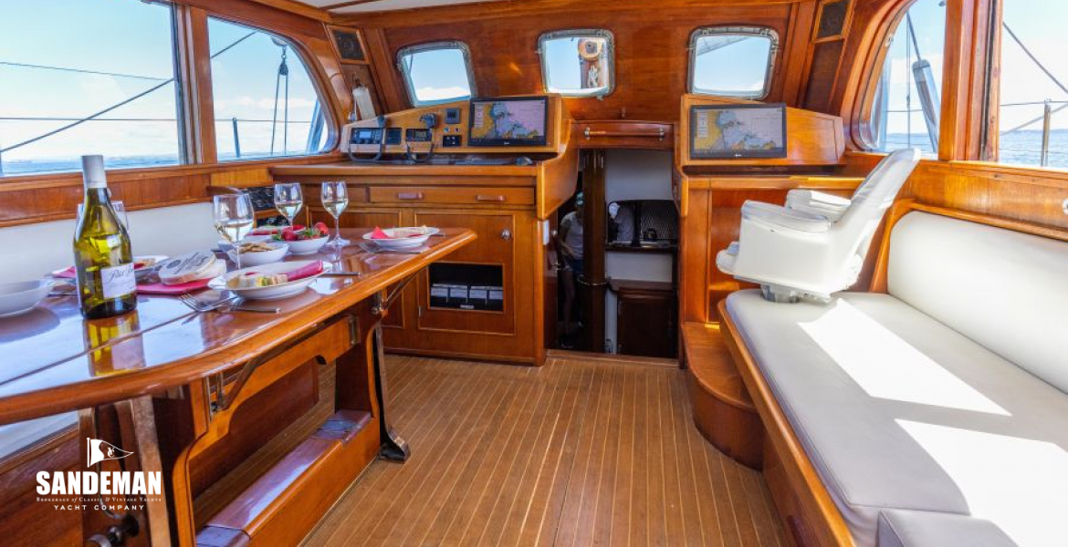 Deck saloon view fwd