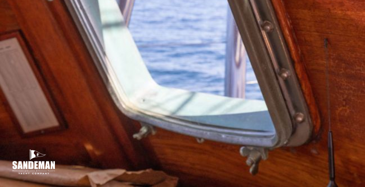 Deckhouse opening port