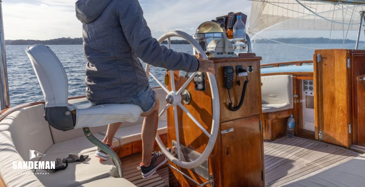 Helm view fwd