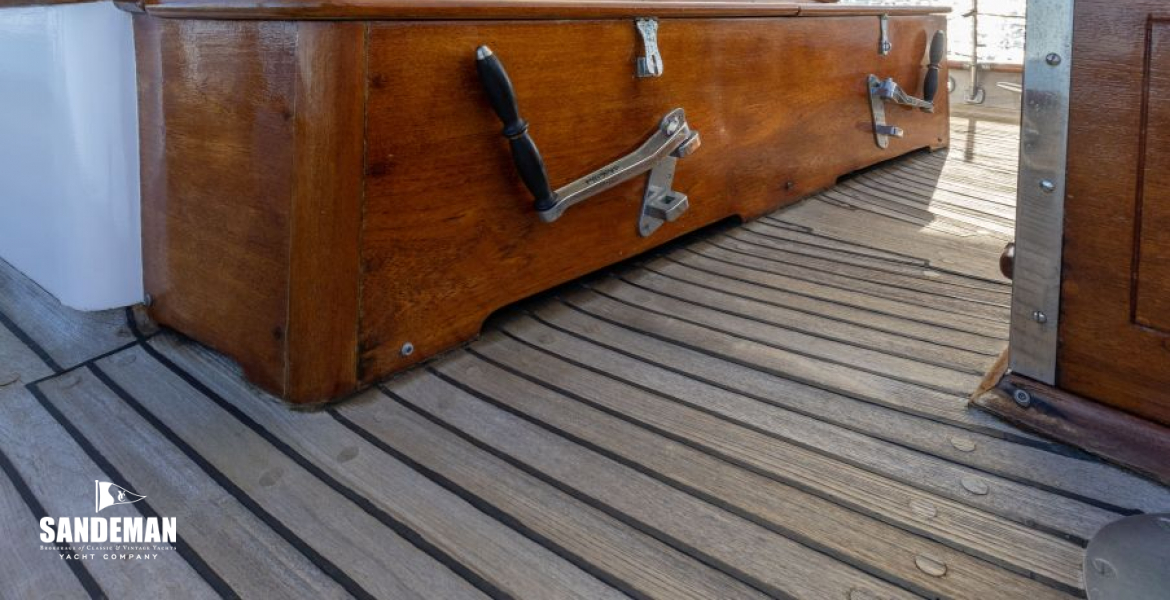 Foredeck view aft to port