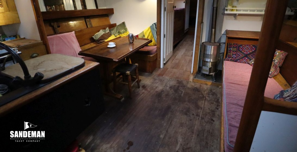Saloon view fwd to port