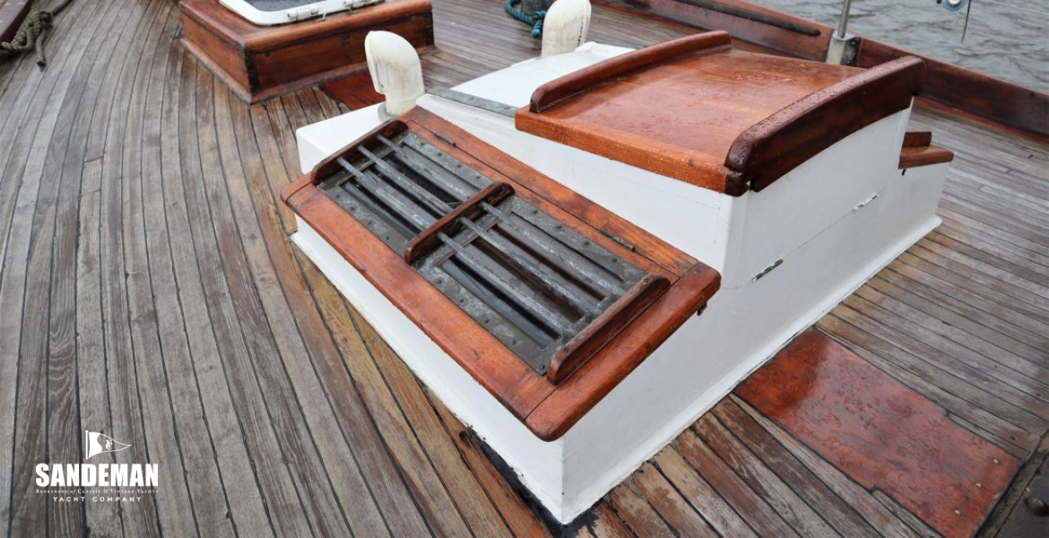 FOREDECK VIEW FWD TO STBD