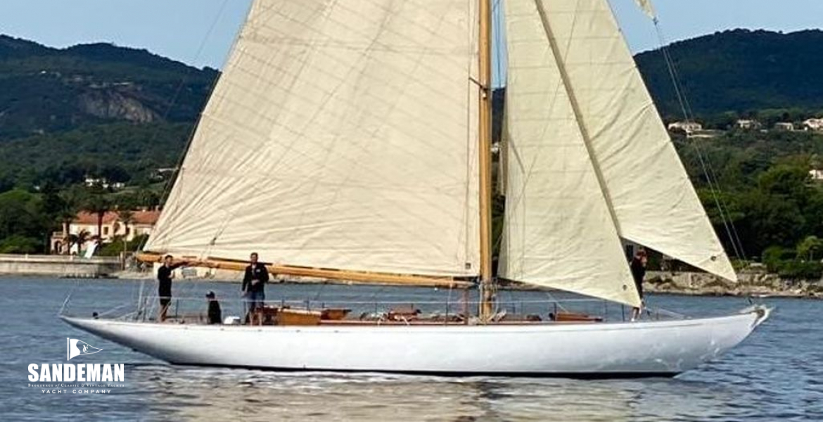 Abeam stbd light airs