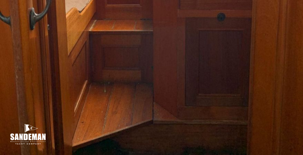 Doghouse and qtr berth view aft